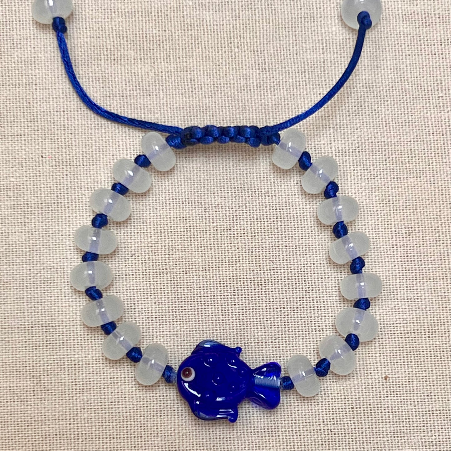Oshie Chalchedony Fish Bracelet I
