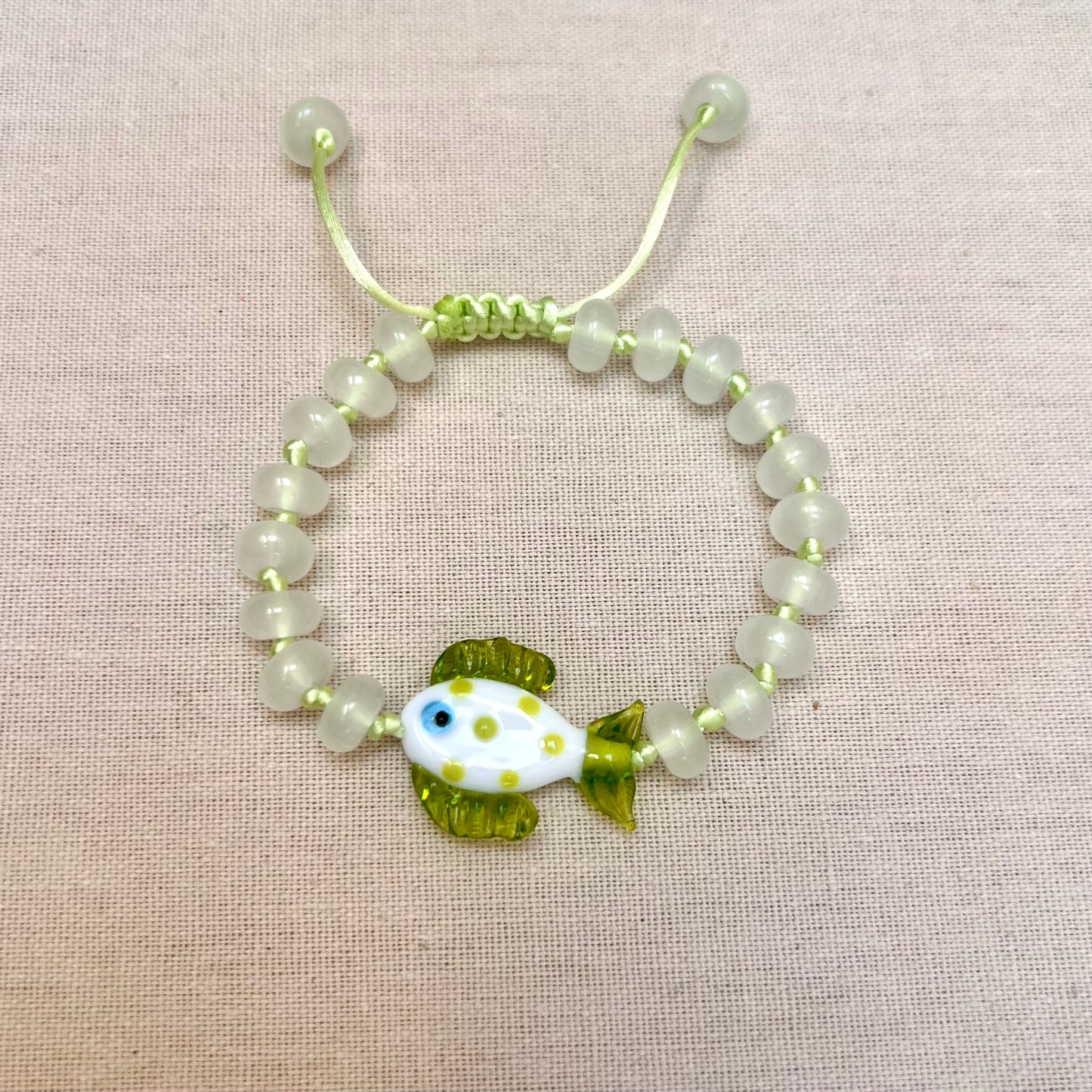 Oshie Chalchedony Fish Bracelet II