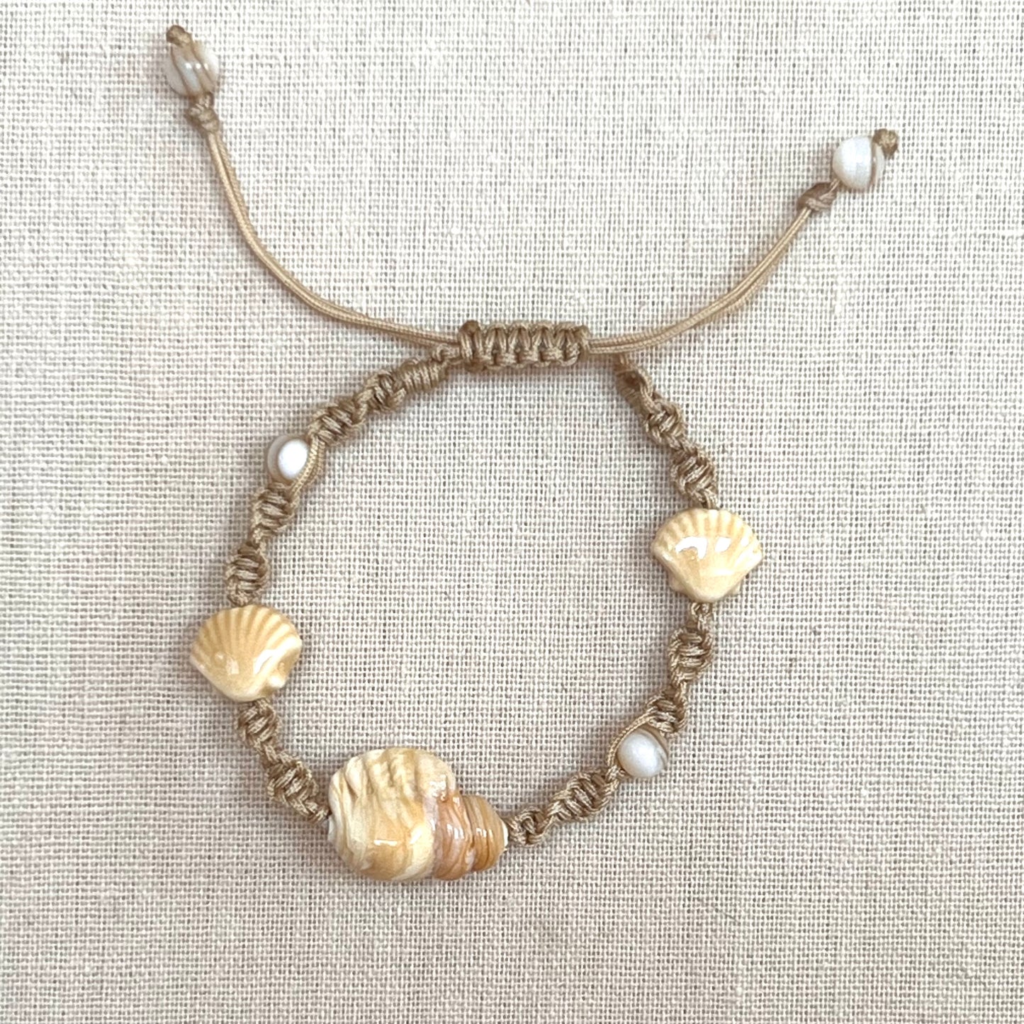 Cala Macramé Bracelet with Sea Shells