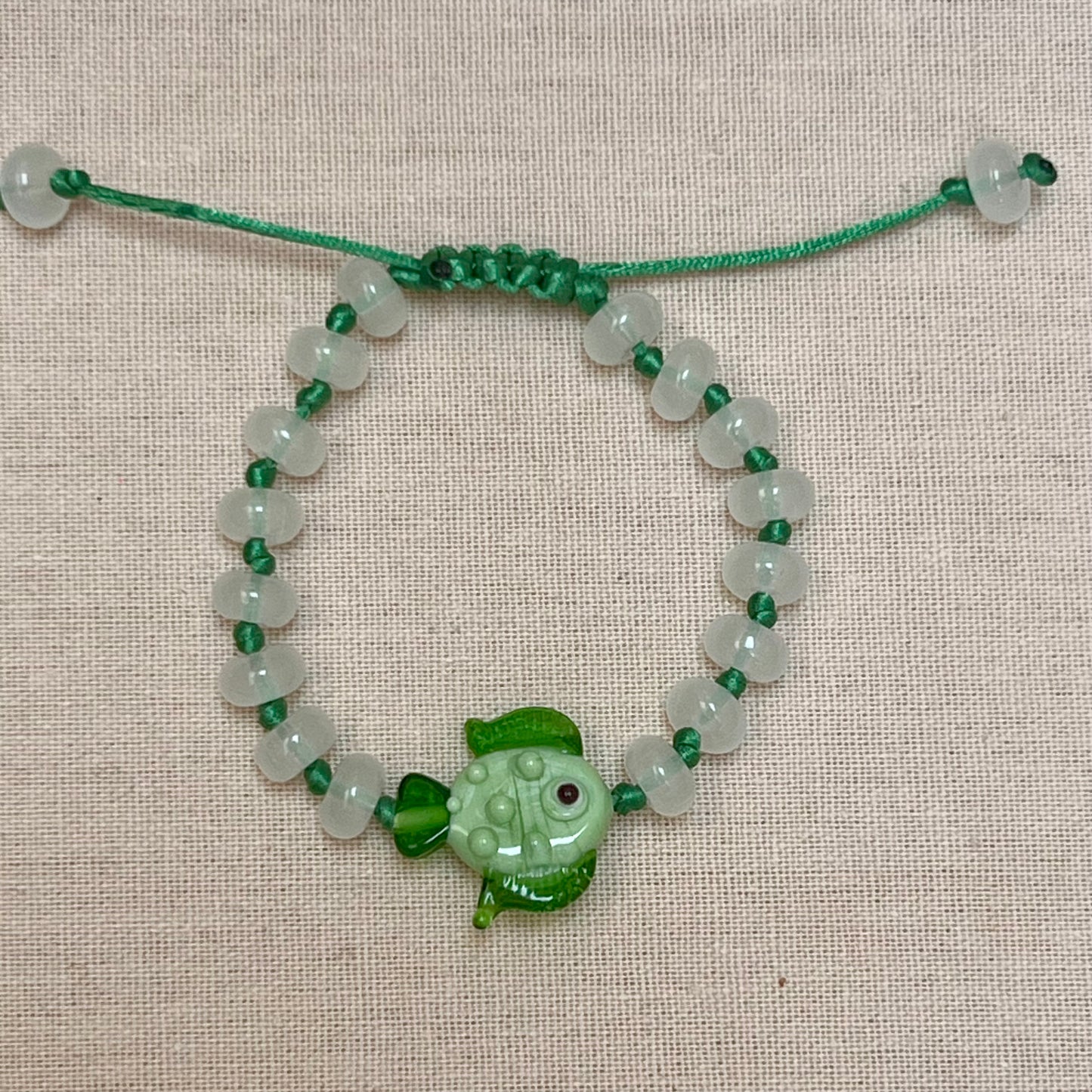 Oshie Chalchedony Fish Bracelet I