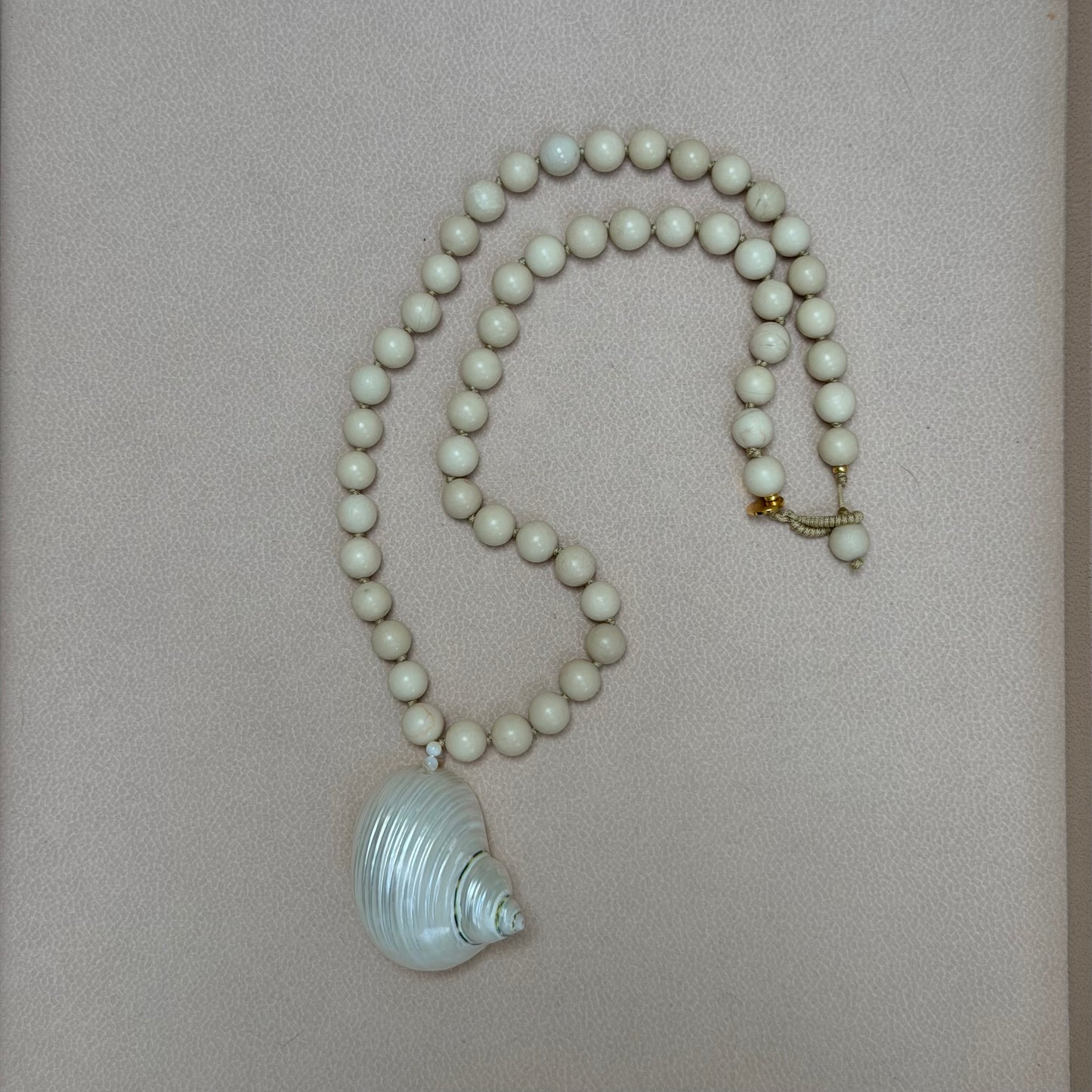 ALBA Chunky Beaded Necklace with Shell Pendant