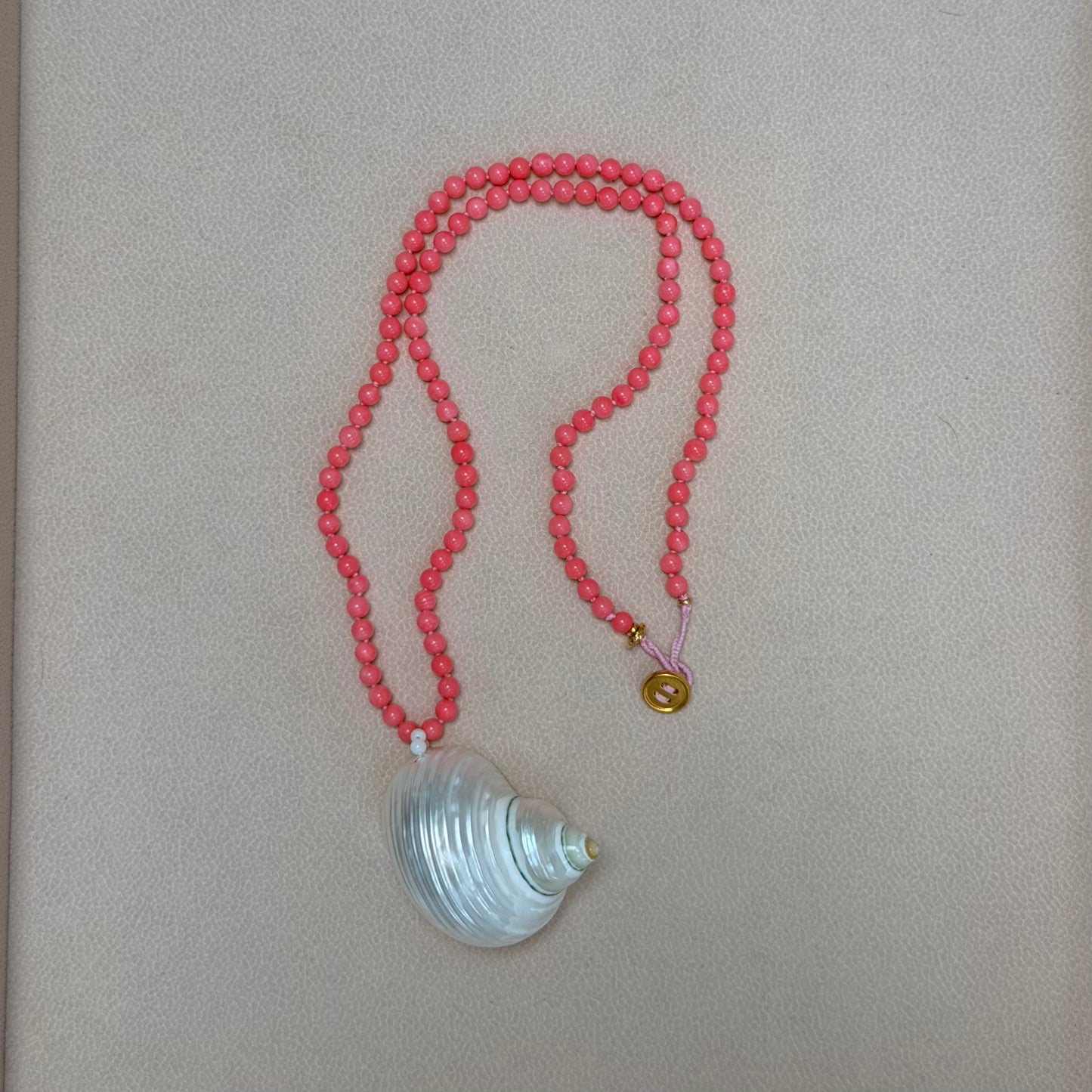 ALBA Chunky Beaded Necklace with Shell Pendant