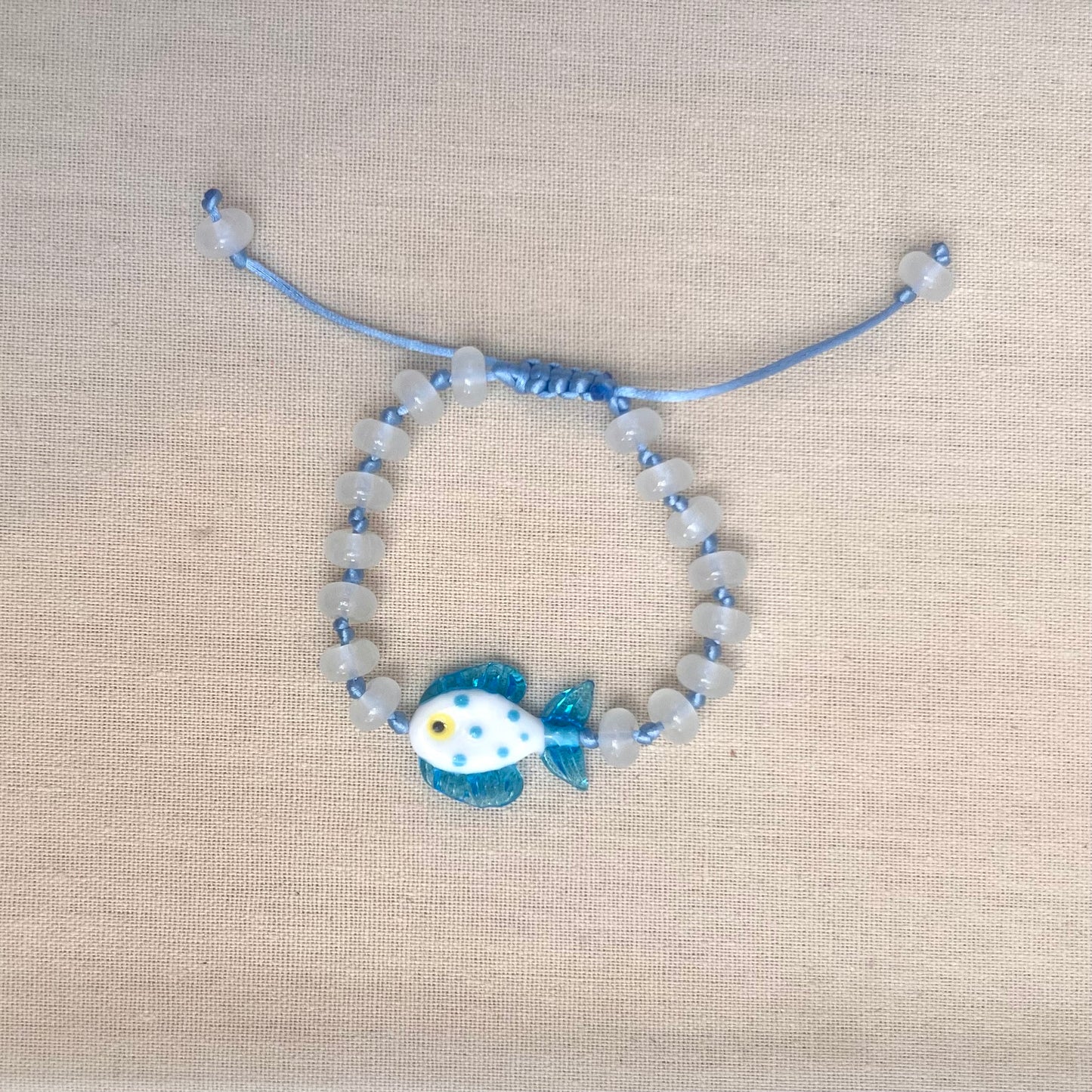 Oshie Chalchedony Fish Bracelet II